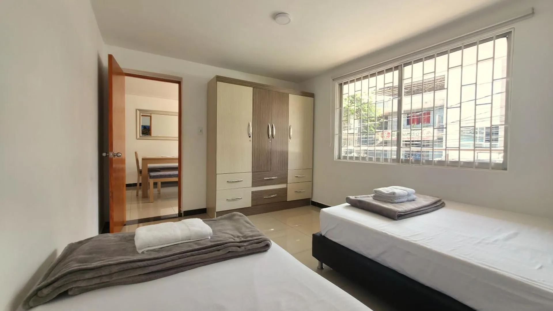 Casa Amplia Y Comoda Cerca Del Estadio Y La 70 Medellin Apartment